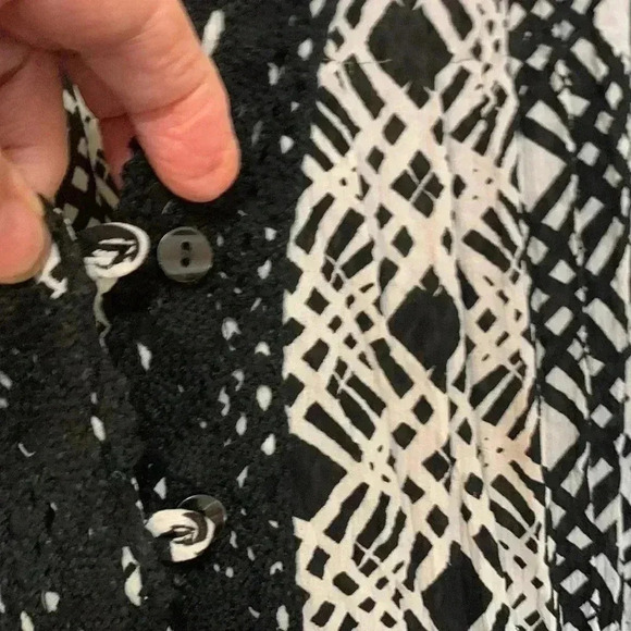 Joseph Ribkoff opaque, lightweight, flowy, feminine black and ivory  blouse - Picture 6 of 6